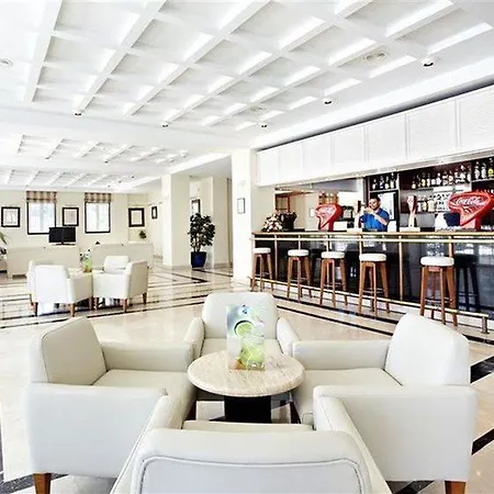 Grupotel Club Menorca 아파트호텔 3*
