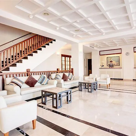 Grupotel Club Menorca מלון דירות 3*